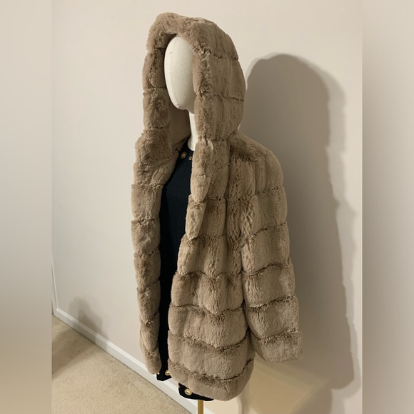 BCBGMaxAzria Hooded Tan Faux Fur Coat - Picture 5 of 17